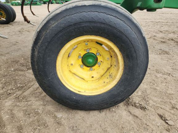 2014 John Deere 2410 Chisel Plow