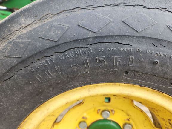 2014 John Deere 2410 Chisel Plow
