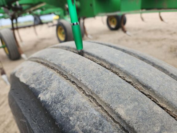 2014 John Deere 2410 Chisel Plow