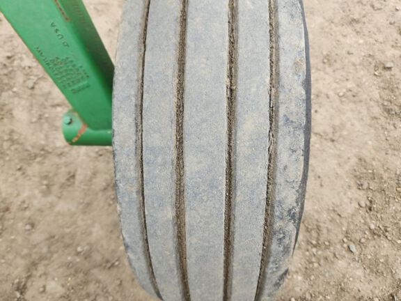 2014 John Deere 2410 Chisel Plow