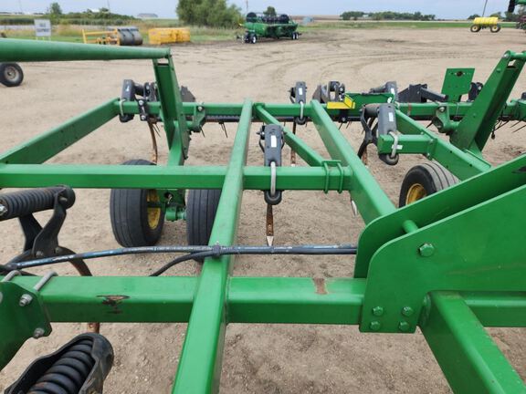 2014 John Deere 2410 Chisel Plow