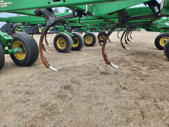 2014 John Deere 2410 Chisel Plow