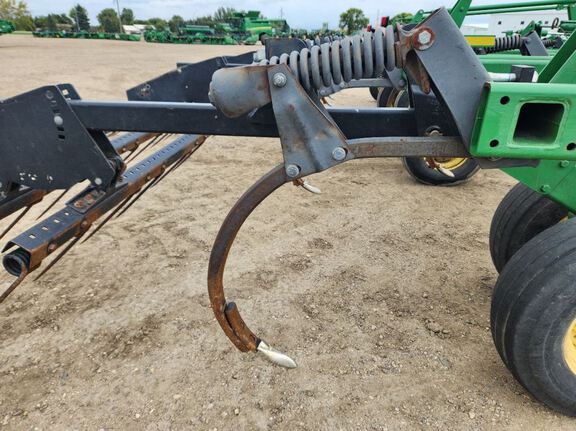 2014 John Deere 2410 Chisel Plow