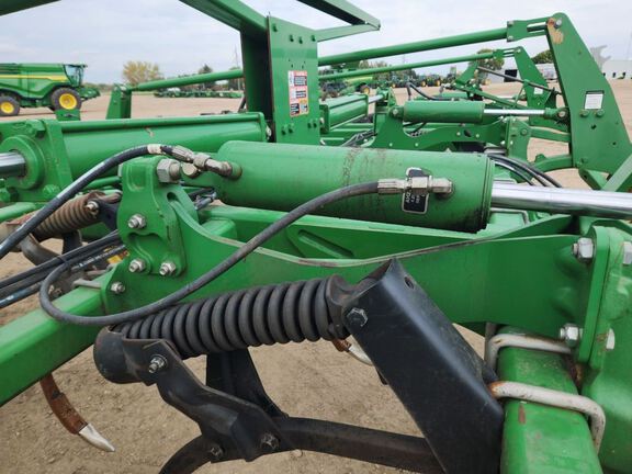 2014 John Deere 2410 Chisel Plow
