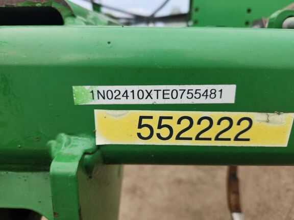 2014 John Deere 2410 Chisel Plow