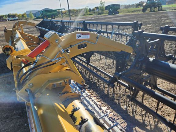 2013 CLAAS MAXFLEX 1200 Header Combine