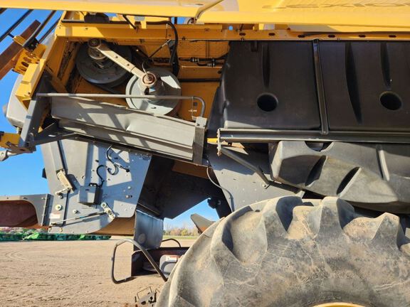 2013 CLAAS 760 Combine