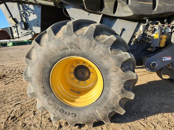 2013 CLAAS 760 Combine