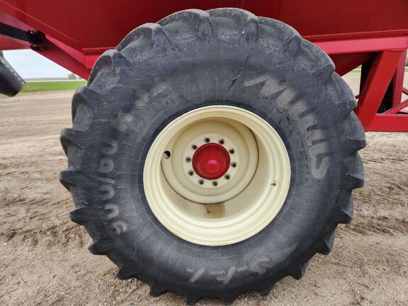 2015 Unverferth 1082 Grain Cart