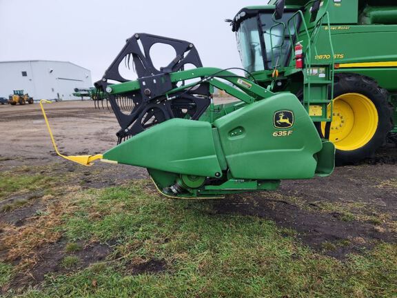 2010 John Deere 635F Header Combine