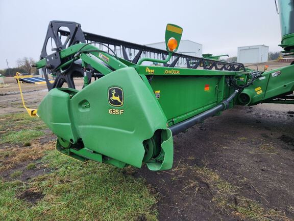 2010 John Deere 635F Header Combine