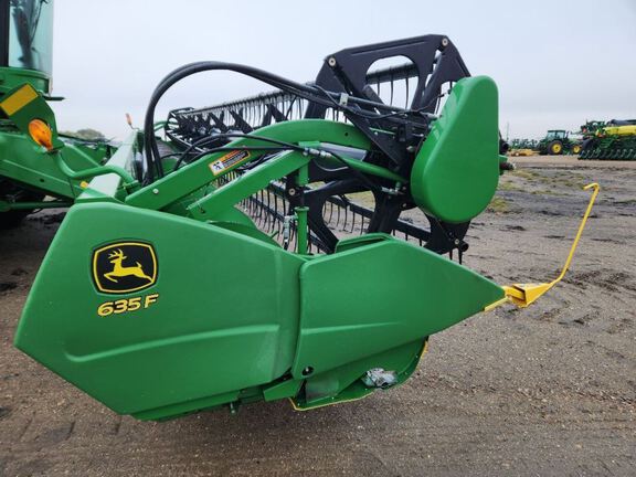 2010 John Deere 635F Header Combine