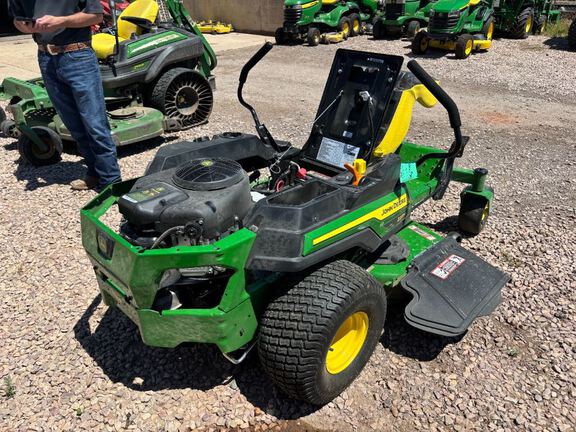 2026 John Deere Z325E Mower/Zero Turn