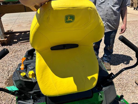 2026 John Deere Z325E Mower/Zero Turn