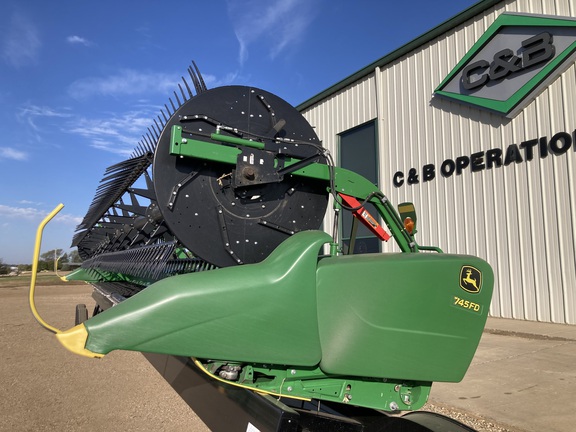 2020 John Deere 745FD Header Combine