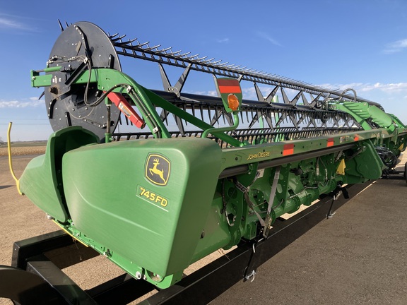 2020 John Deere 745FD Header Combine