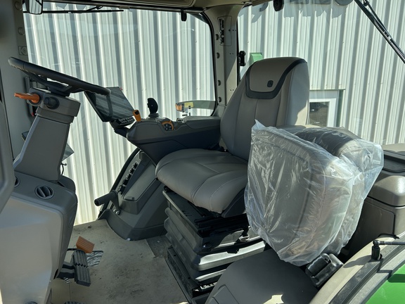 2024 John Deere 7R 210 Tractor