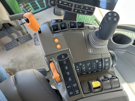 2024 John Deere 7R 210 Tractor