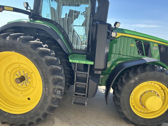 2024 John Deere 7R 210 Tractor