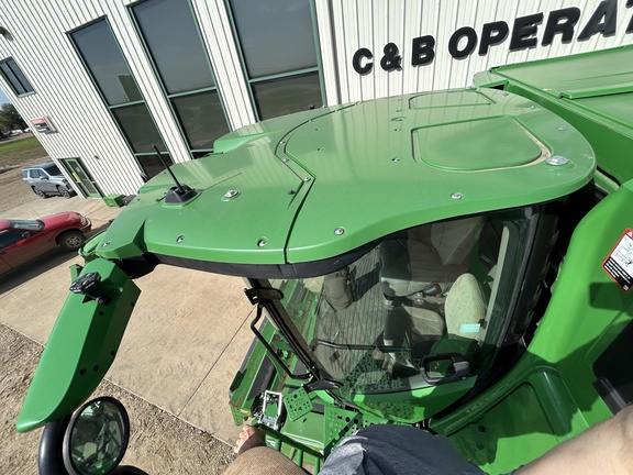 2022 John Deere S780 Combine