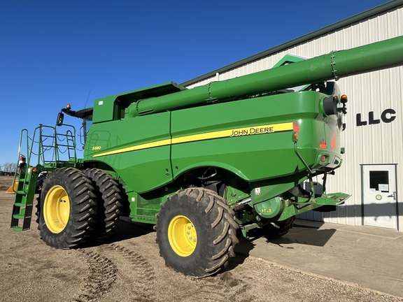 2017 John Deere S680 Combine