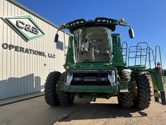 2017 John Deere S680 Combine