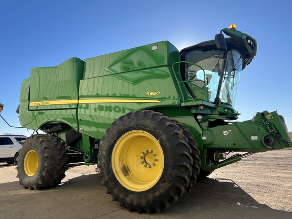 2017 John Deere S680 Combine