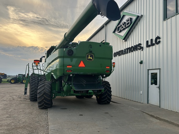 2022 John Deere S780 Combine