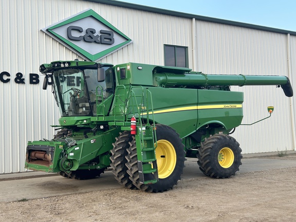 2022 John Deere S780 Combine