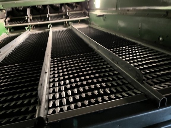 2015 John Deere S680 Combine