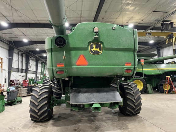 2015 John Deere S680 Combine