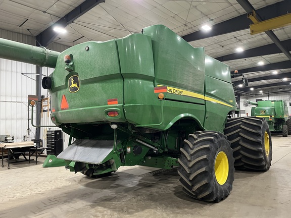 2015 John Deere S680 Combine