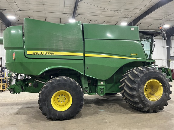 2015 John Deere S680 Combine