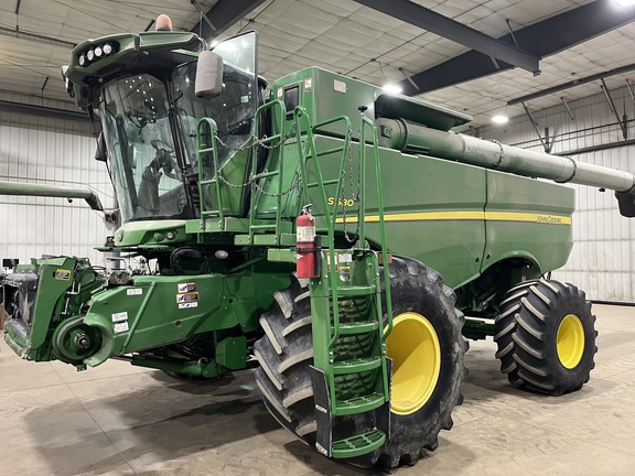 2015 John Deere S680 Combine