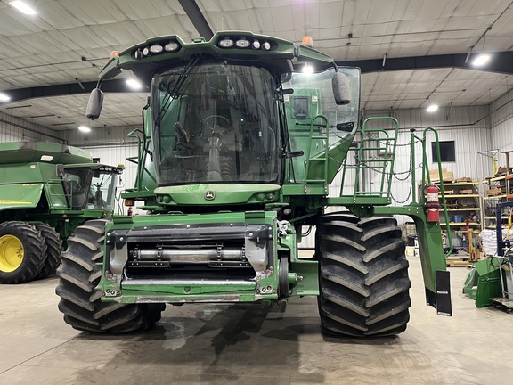2015 John Deere S680 Combine