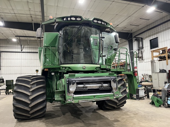 2015 John Deere S680 Combine