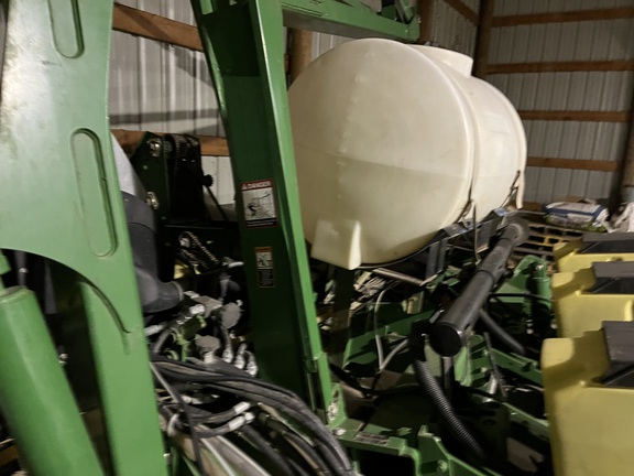 2008 John Deere 1760 Planter