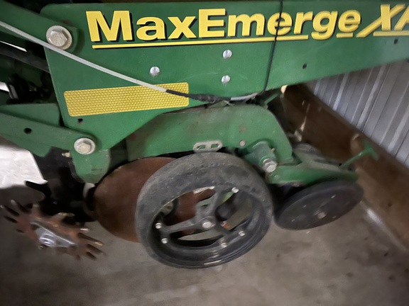 2008 John Deere 1760 Planter