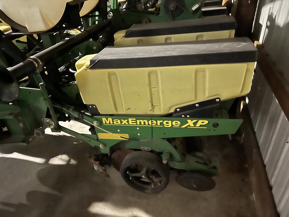 2008 John Deere 1760 Planter