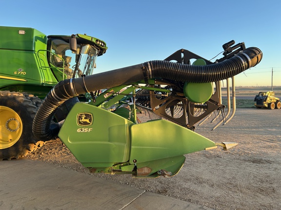 2010 John Deere 635F Header Combine