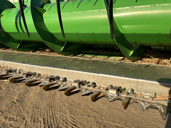 2010 John Deere 630F Header Combine