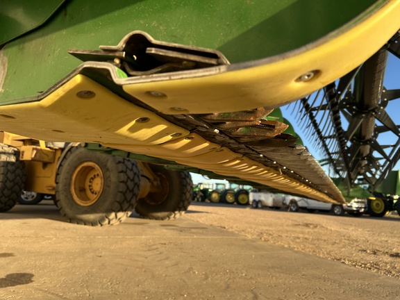 2010 John Deere 630F Header Combine
