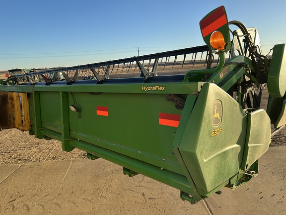 2010 John Deere 630F Header Combine