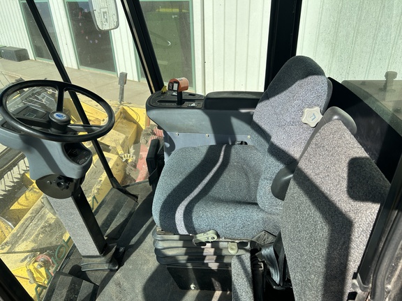 2001 New Holland HW320 Windrower