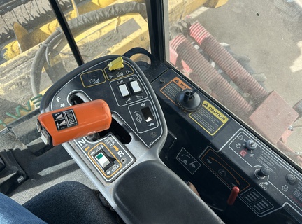 2001 New Holland HW320 Windrower