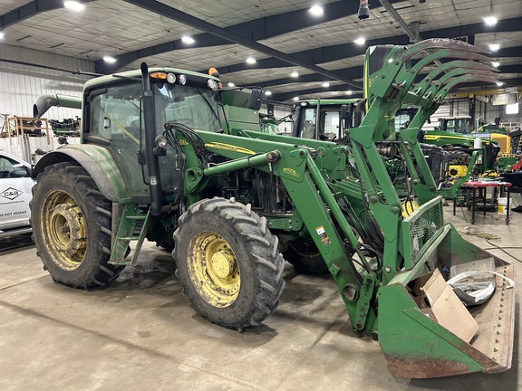 2011 John Deere 7330 Tractor