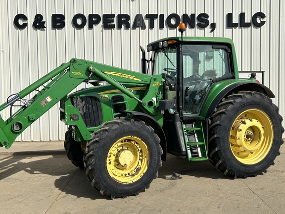 2011 John Deere 7330 Tractor