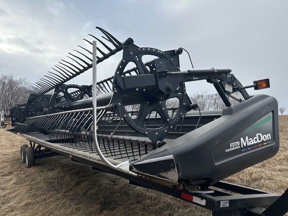 2009 MacDon FD70-35 Header Combine