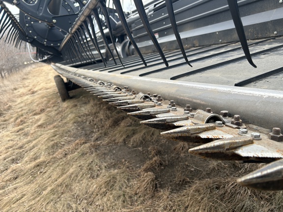 2009 MacDon FD70-35 Header Combine