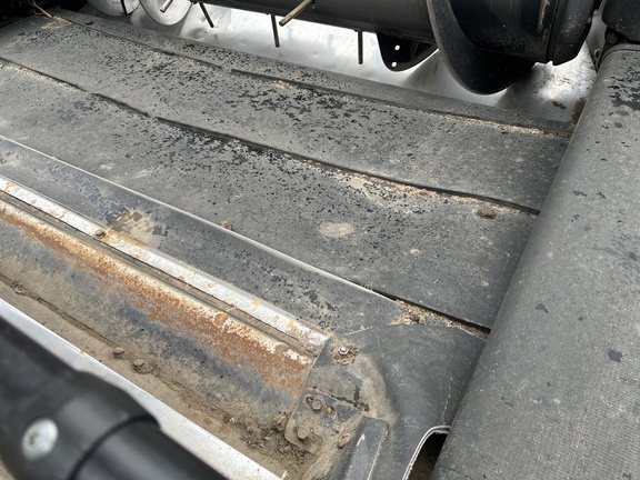 2009 MacDon FD70-35 Header Combine